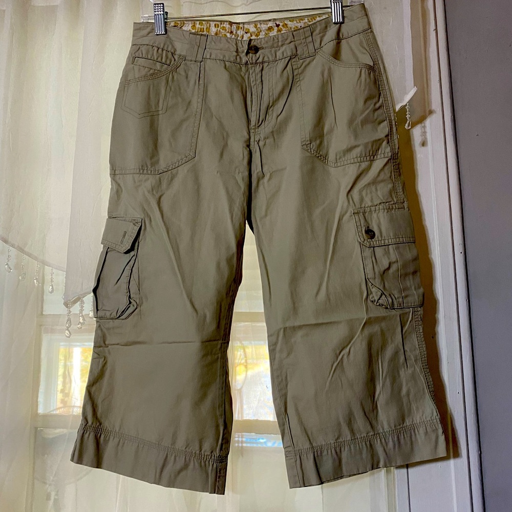 Columbia Cargo Capris in Great Condition